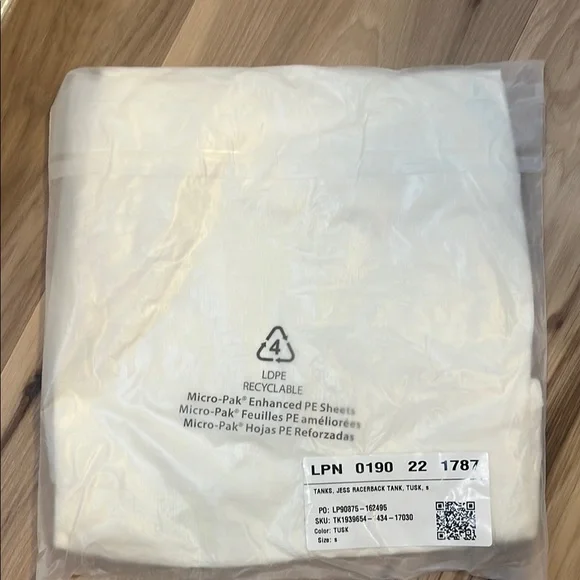 NWT White Fabletics Tank Top - Picture 4 of 5